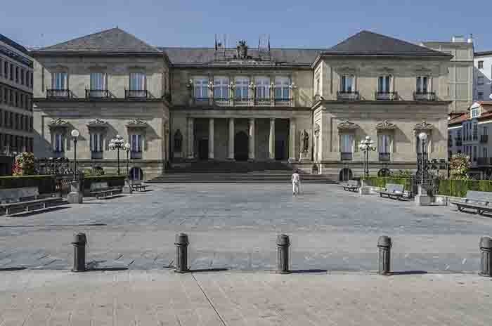 Álava - Vitoria-Gasteiz 28 - plaza de La Provincia - Diputación Foral de Alava.jpg